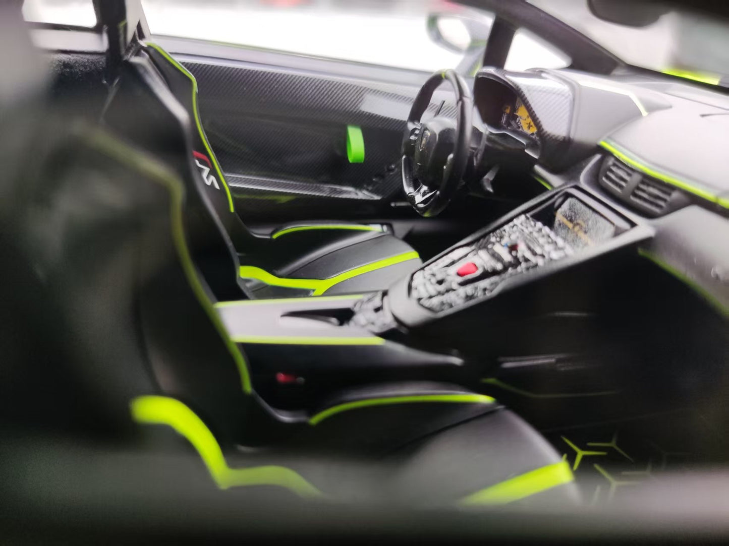 MAKEUP 1/18 Lamborghini Aventador SVJ Green EML025I