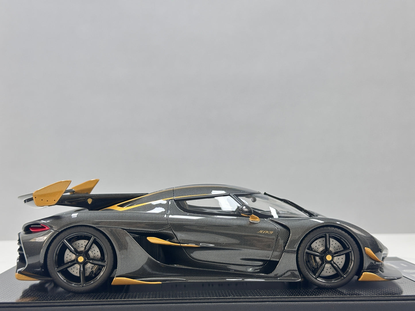FRONTIART 1/18 Koenigsegg Jesko Carbon Gold FA197
