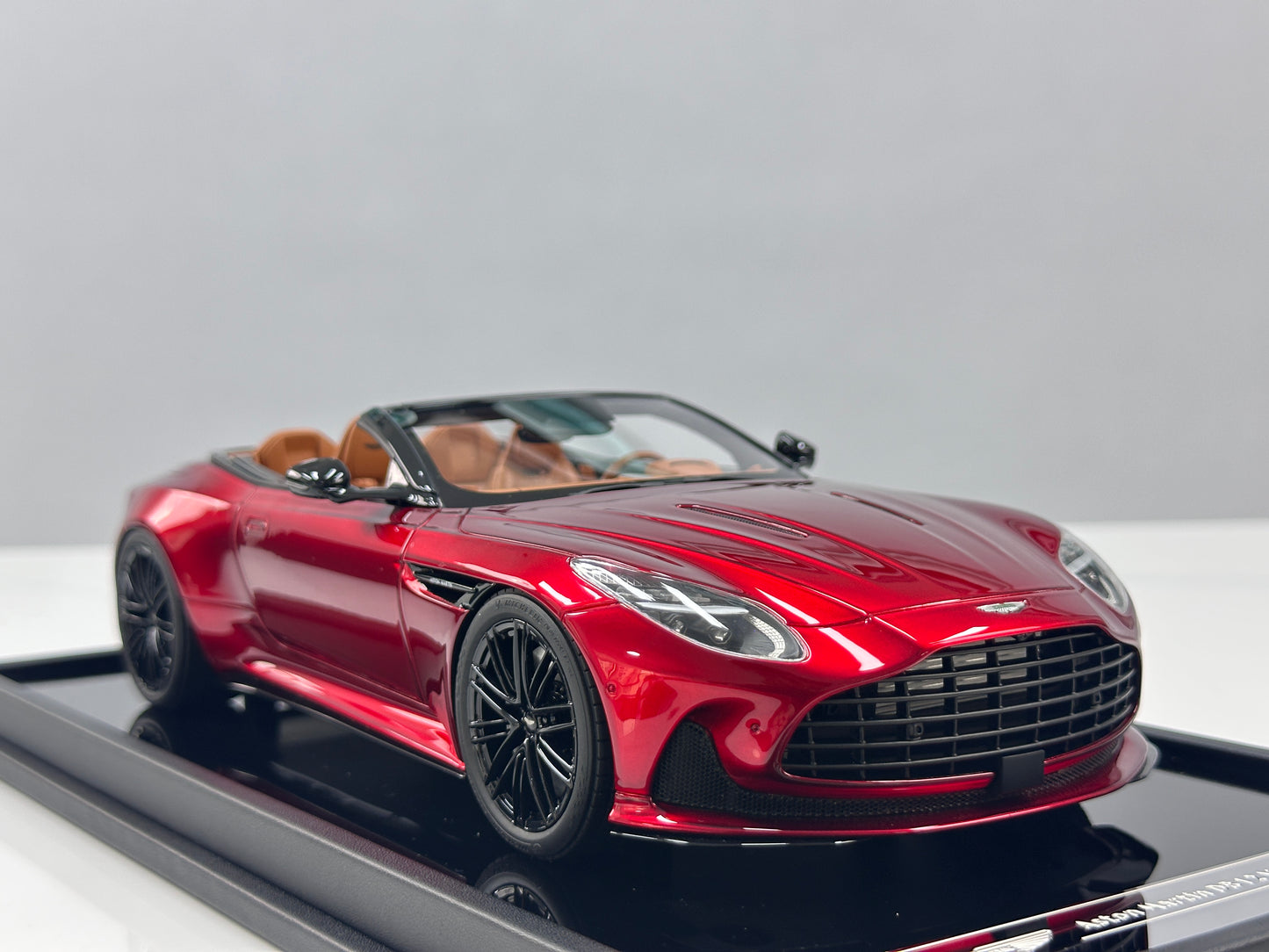 Xiaoguang Model & MotorHelix 1/18 Aston Martin DB12 Volante Convertible – Volcano Red Metallic (MH388)
