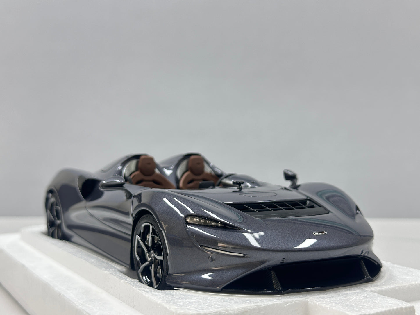 LCD 1/18 McLaren Elva Diecast Model – Metallic Grey (LCD18015-HGM)
