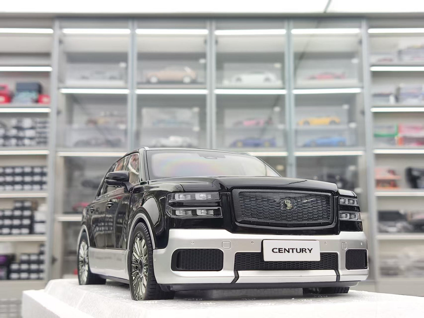Almost Real 1/18 Toyota World Champion 2023 Phoenix Black & Silver Two-Tone Model 870220