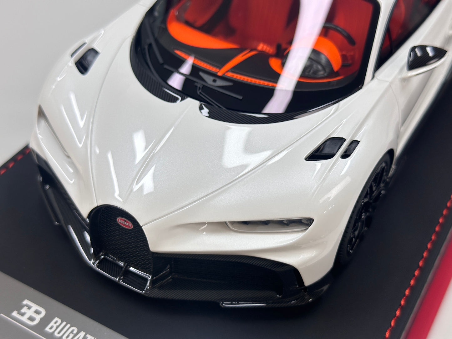 BBA MODEL 1/18 Bugatti Chiron Profiler Black and White Panda BBA072