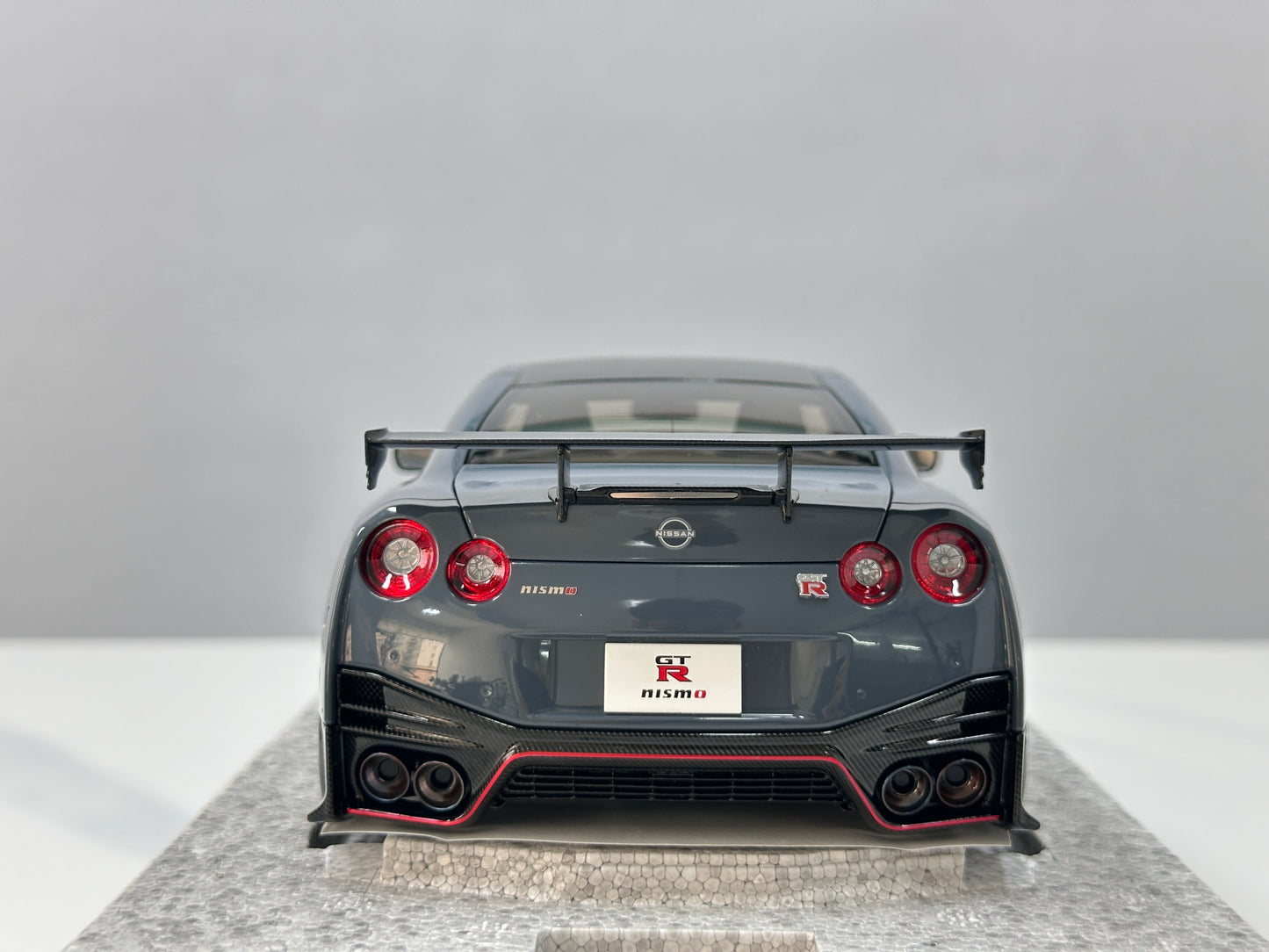 MOTORHELIX 1/18 Nissan GT-R NISMO (R35) Special Edition 2022 Stealth Grey MH369