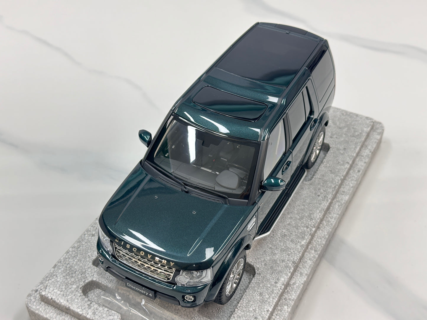 WHELART 1/18 Land Rover Discovery 4 – British Green (WH016)