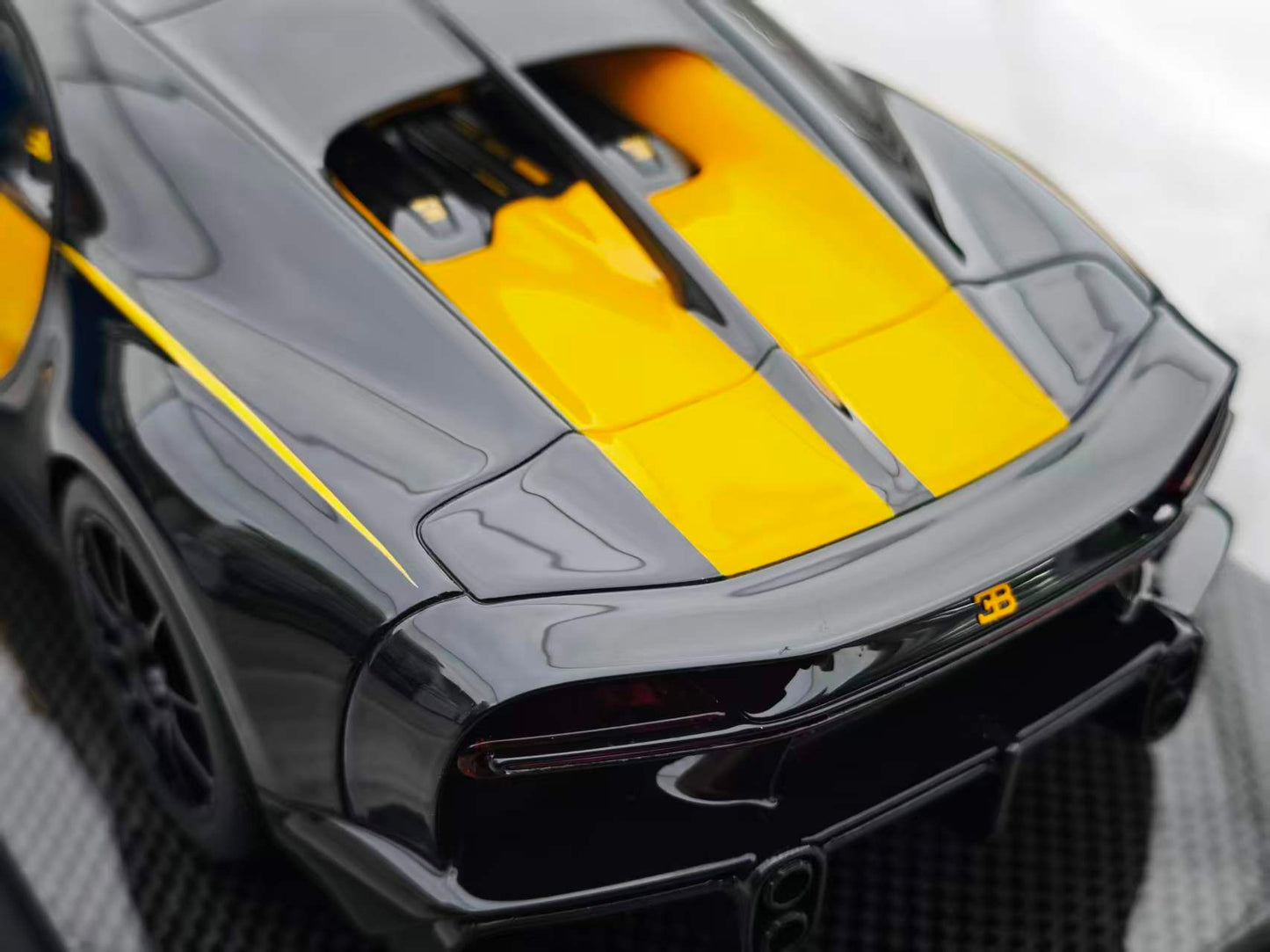 MR 1/18 Bugatti Chiron Super Sport, Yellow, BUG012G