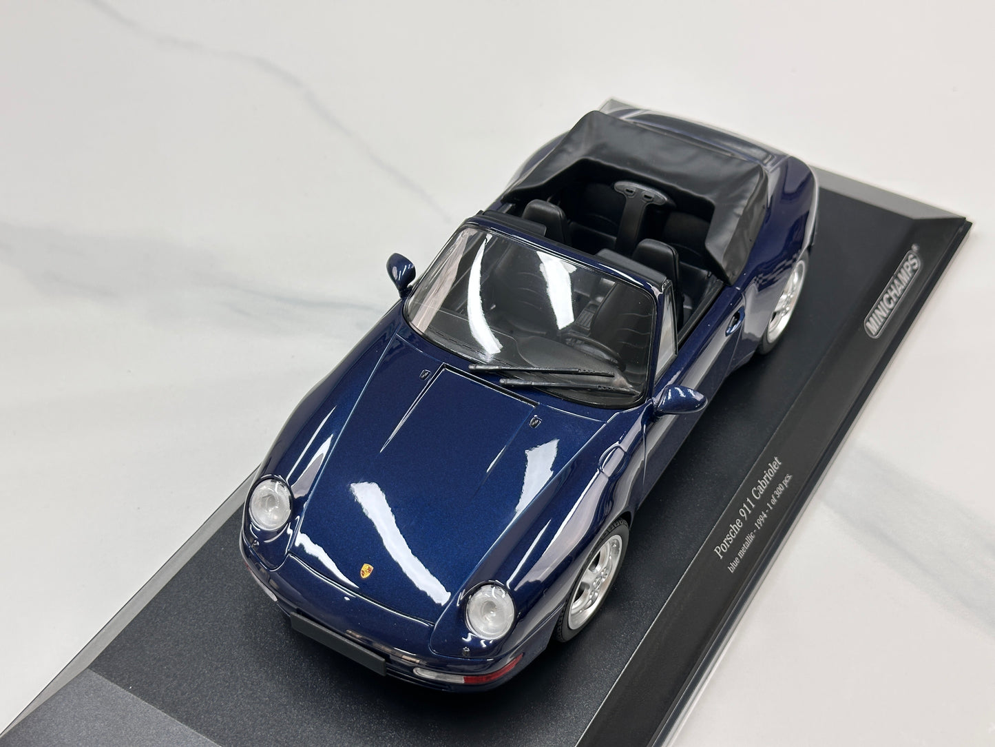 MINICHAMPS 1/18 Porsche 911 (993) Cabriolet Metallic Blue (155061130)