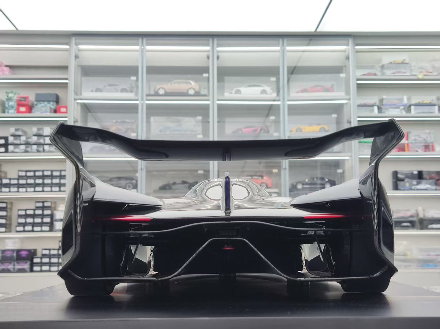 Amalgam 1/8 McLaren Ultimate Vision Gran Turismo - Signature Edition M5955-24