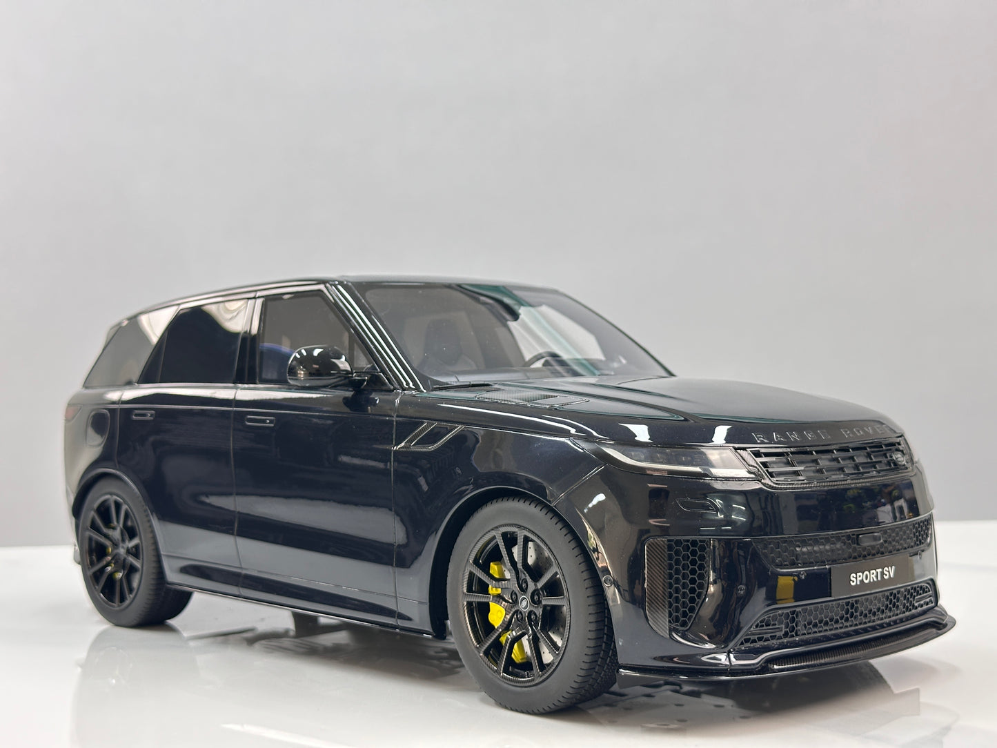 GT Spirit 1/12 Land Rover Range Rover Sport SV Edition Two Black GT555