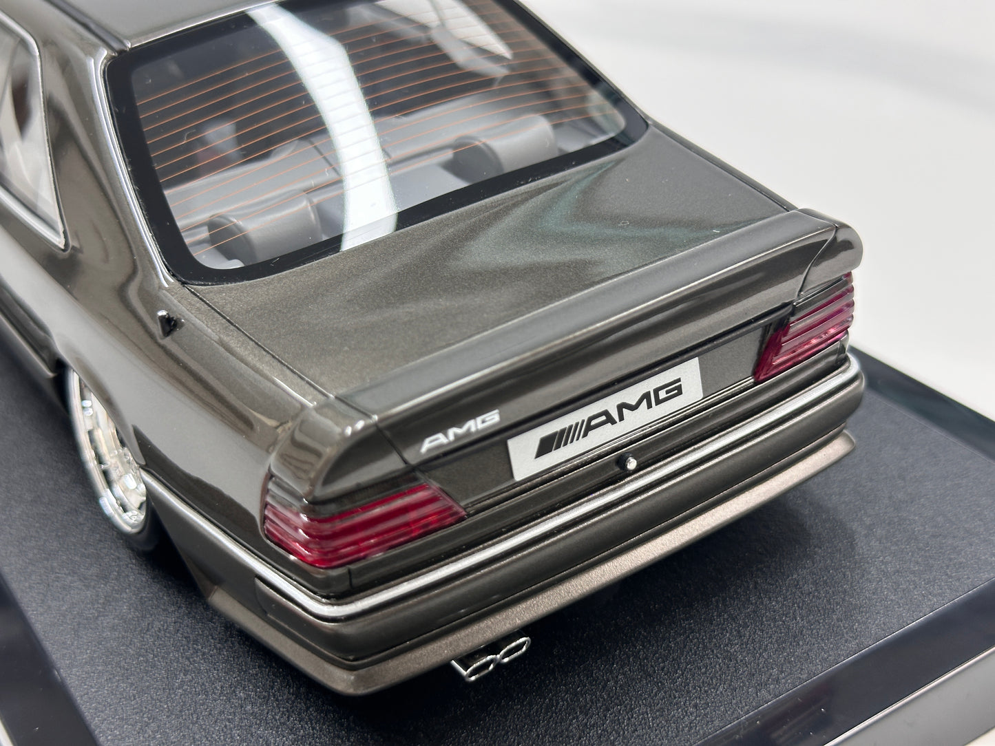 OTTO 1/18 Mercedes-Benz C124 AMG "Stance" – Anthracite Grey (OT1241)