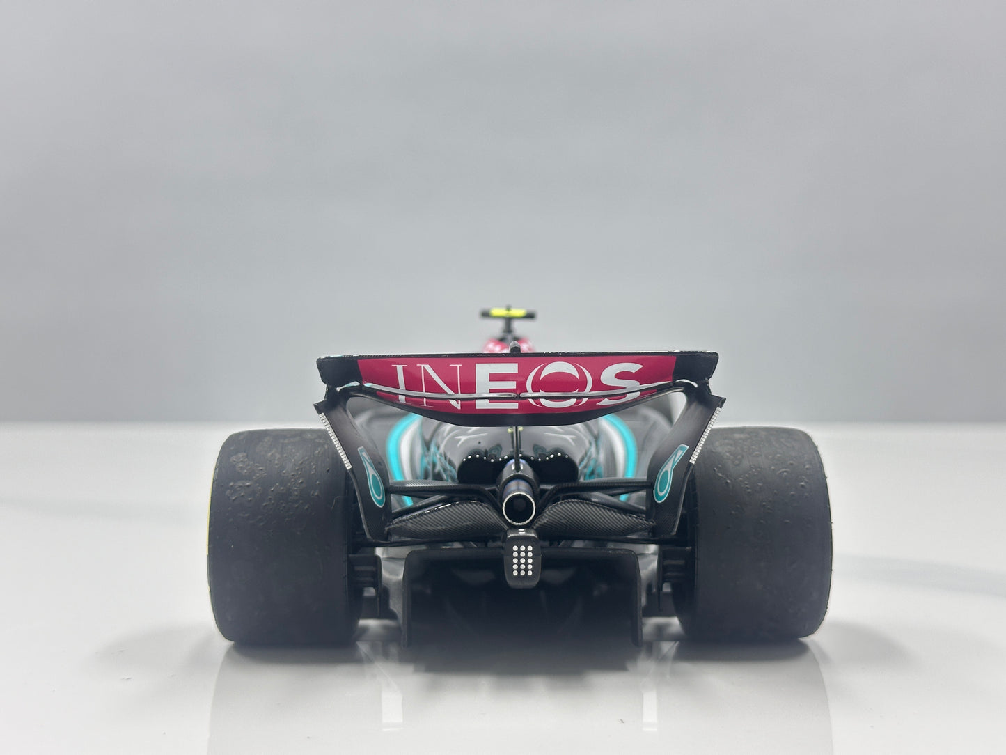 MINICHAMPS 1/18 Mercedes-AMG PETRONAS Formula One Team F1 W15 E Performance (Black & Green Livery) 110242444