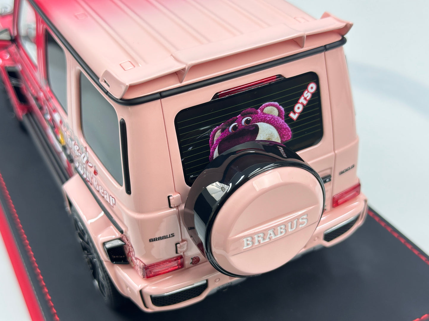 BBA Model 1/18 Brabus G800 "Lotso" (Strawberry Bear) BBA083