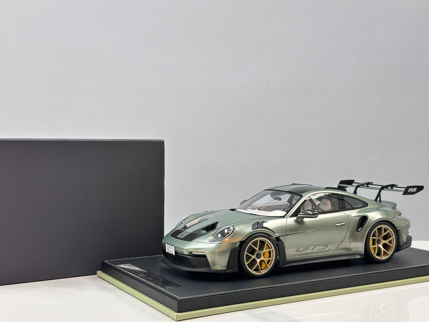 IVY 1/12 Porsche 992 GT3 RS City Bamboo Green and White Ribbon IVY244