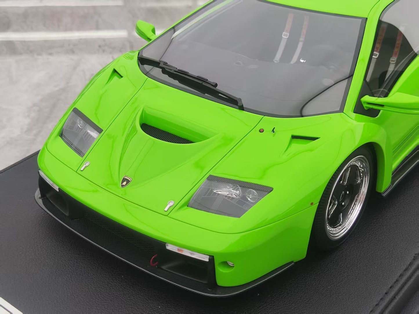 GL 1/12 Lamborghini Diablo GT Apple Green Model Car JS-GL009