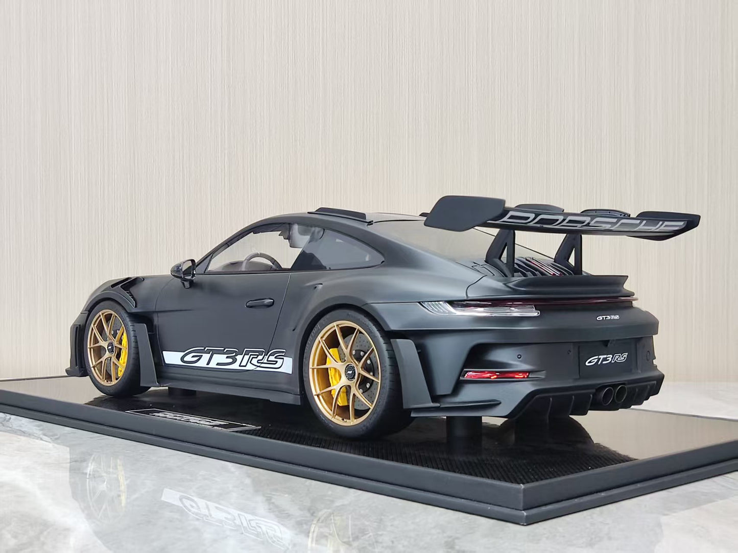 DINOMODEL 1/8 Porsche 992 GT3 RS – Matte Black (PR028P)