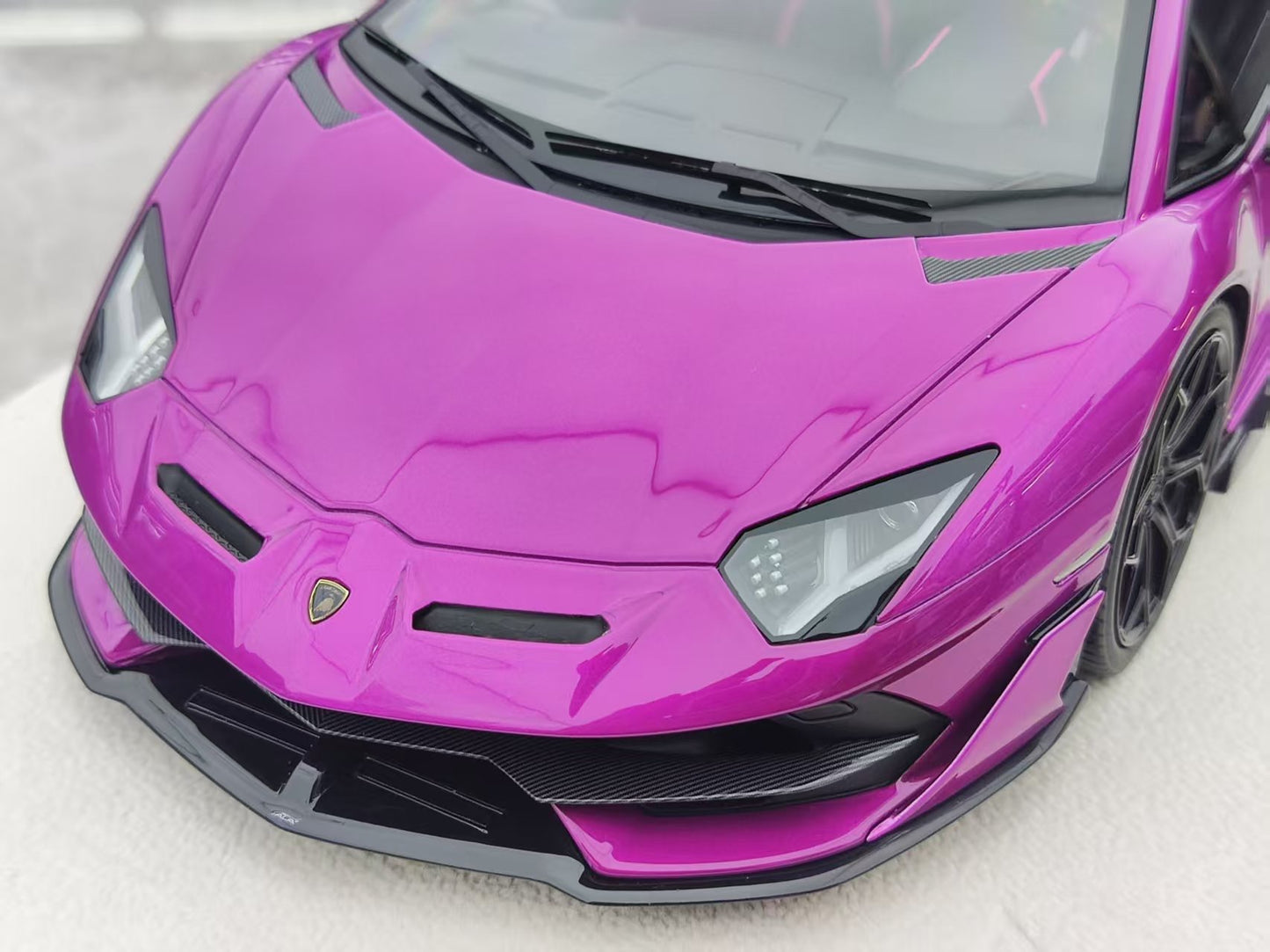 MAKEUP 1/18 Lamborghini Aventador SVJ Magenta EML025G