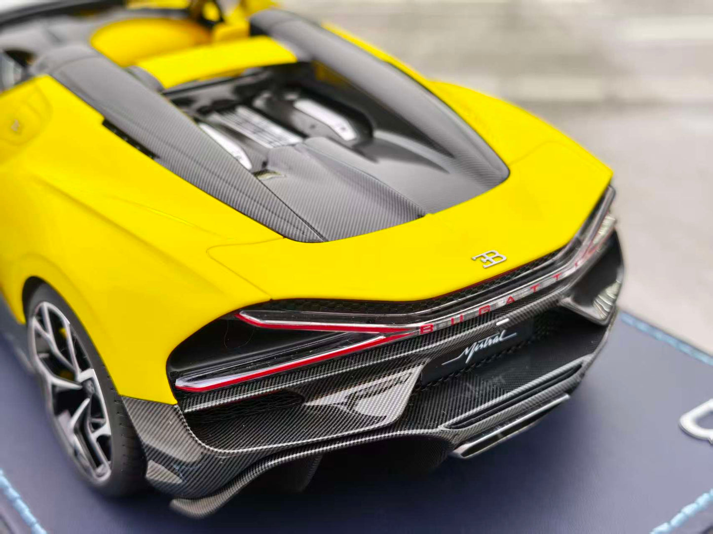 MR 1/18 Bugatti W16 Mistral, Yellow, BUG015B