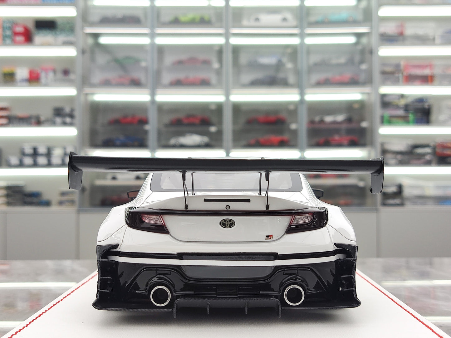 NA 1/18 Toyota GR86 Nigrablanka Simulada Aŭtomodelaj Ornamaĵoj JM-NA001