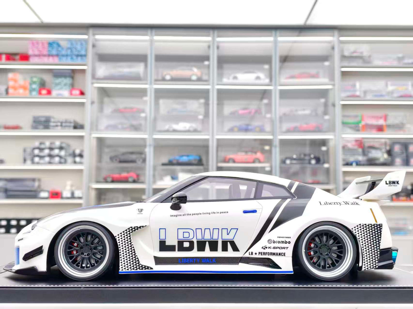 IVY 1/12 Nissan R35 GTR Car Model Figurine Birthday Gift IVY239