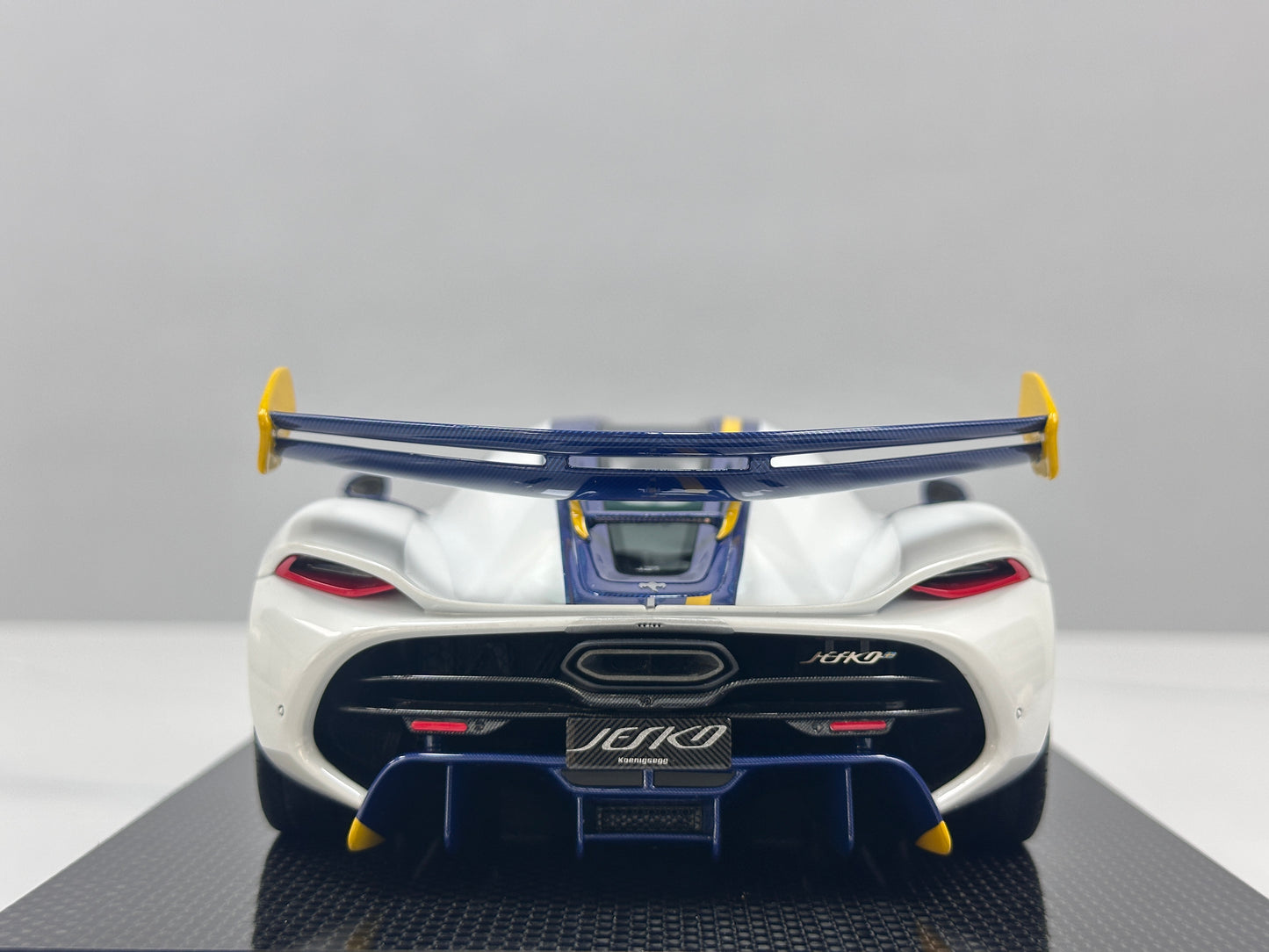 FrontiArt 1/18 Koenigsegg Jesko Pearl White FA200