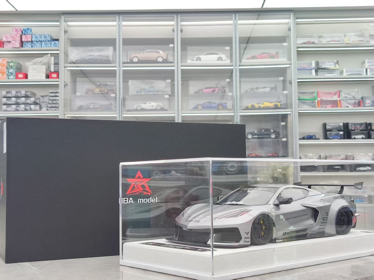 BBA MODEL 1/18 Corvette C8 LB Widebody Modified, Tungsten Silver BBA037