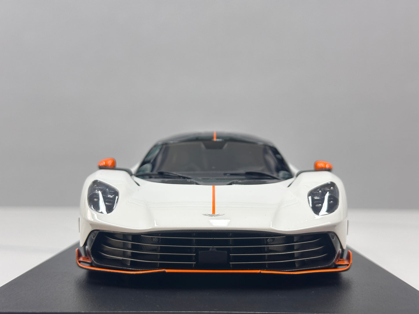Topspeed 1/18 Aston Martin Valhalla Lunar White TS0711