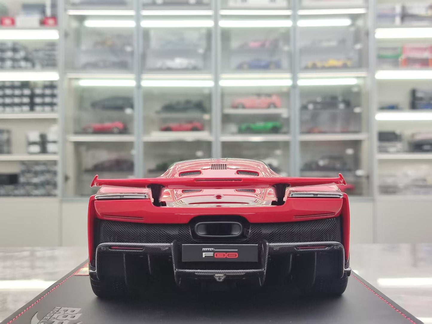 BBR 1/18 Ferrari F80 Leather Base Standard Red/Silver Carbon Fiber Wheels P18253A1