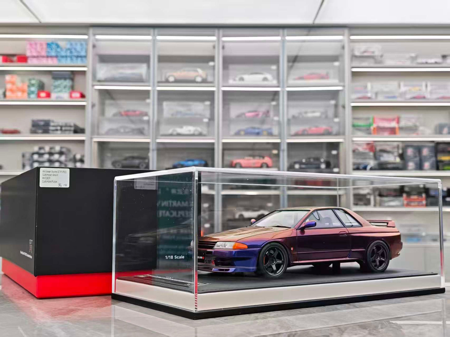 MOTORHELIX 1/18 Nissan Skyline GT-R (R32) Customized Version Chromatic Purple MH333