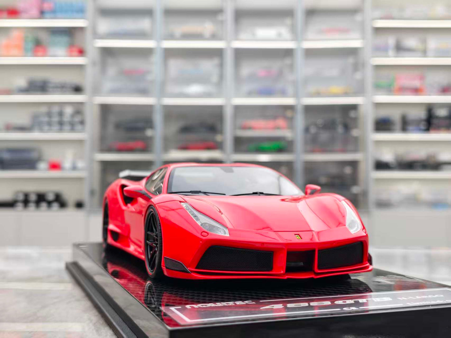 CE 1/18 Ferrari Novitec 488GTB N-Largo Standard Red CE005