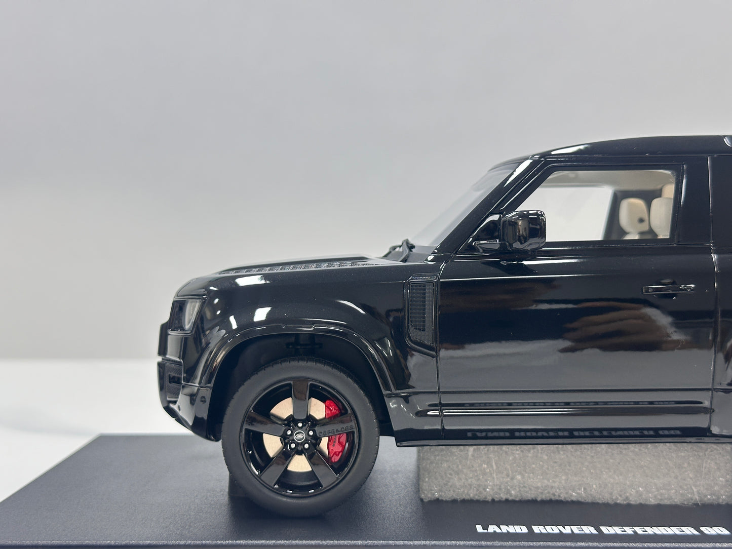 GT Spirit 1/18 Land Rover Defender 90 Black GT992