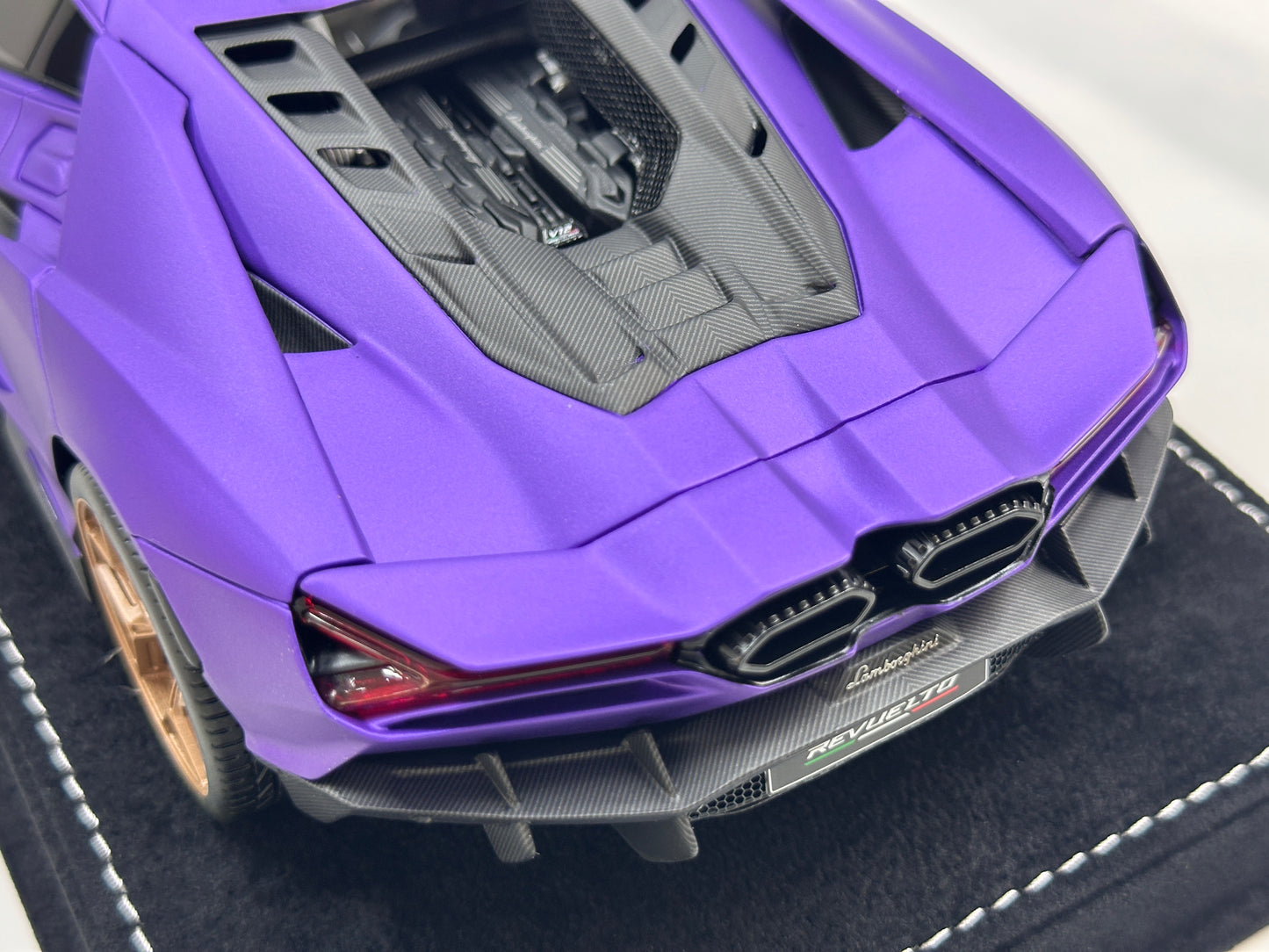 HH Model 1/18 Lamborghini Revuelto Matte Purple HH618