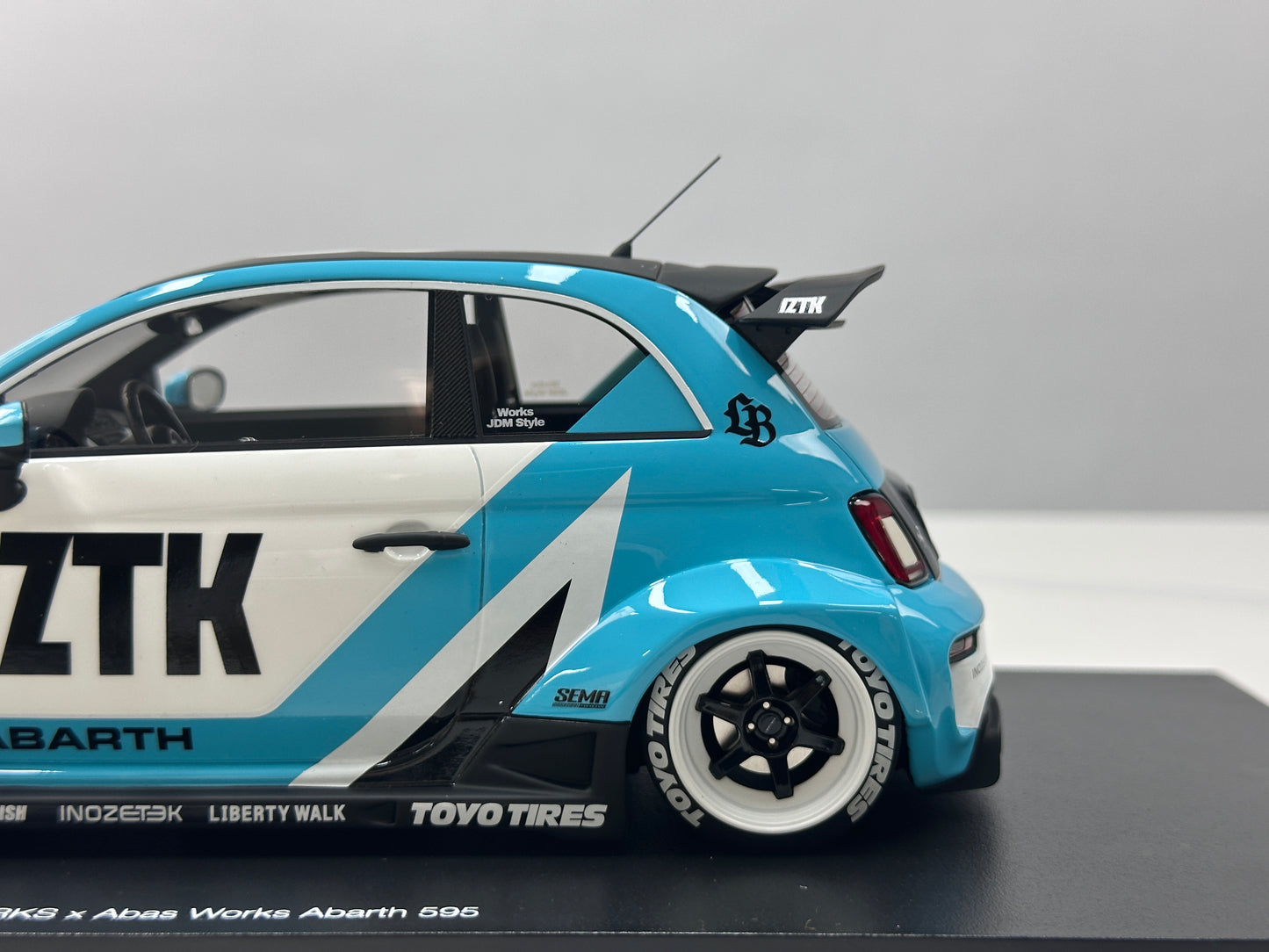 Topspeed 1/18 LB-WORKS x Abarth Works IZTK Abarth 95 – Blue & White Livery (TS0623)