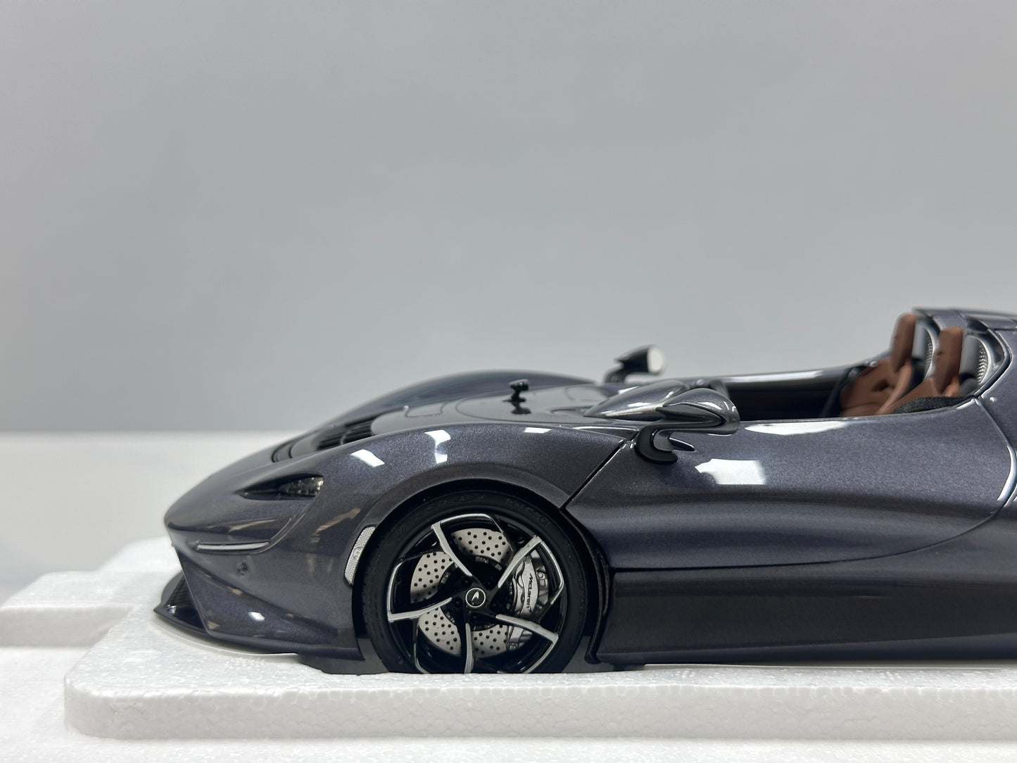 LCD 1/18 McLaren Elva Diecast Model – Metallic Grey (LCD18015-HGM)