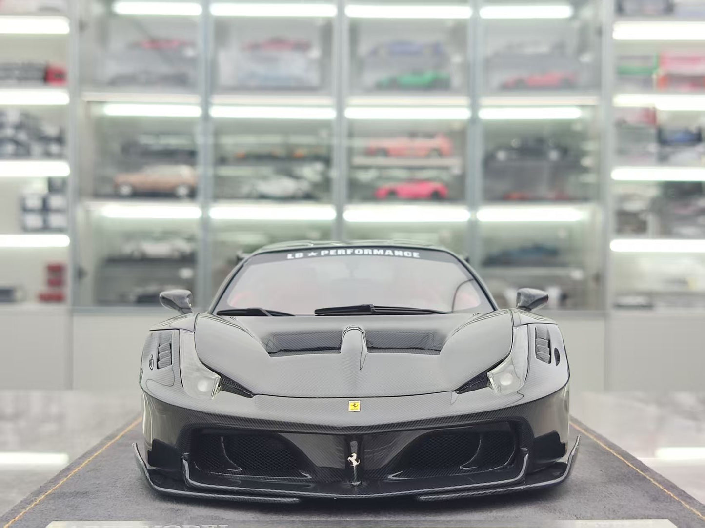 ARES MODEL 1/18 Ferrari 458 GT Carbon Black/Gold ARES012