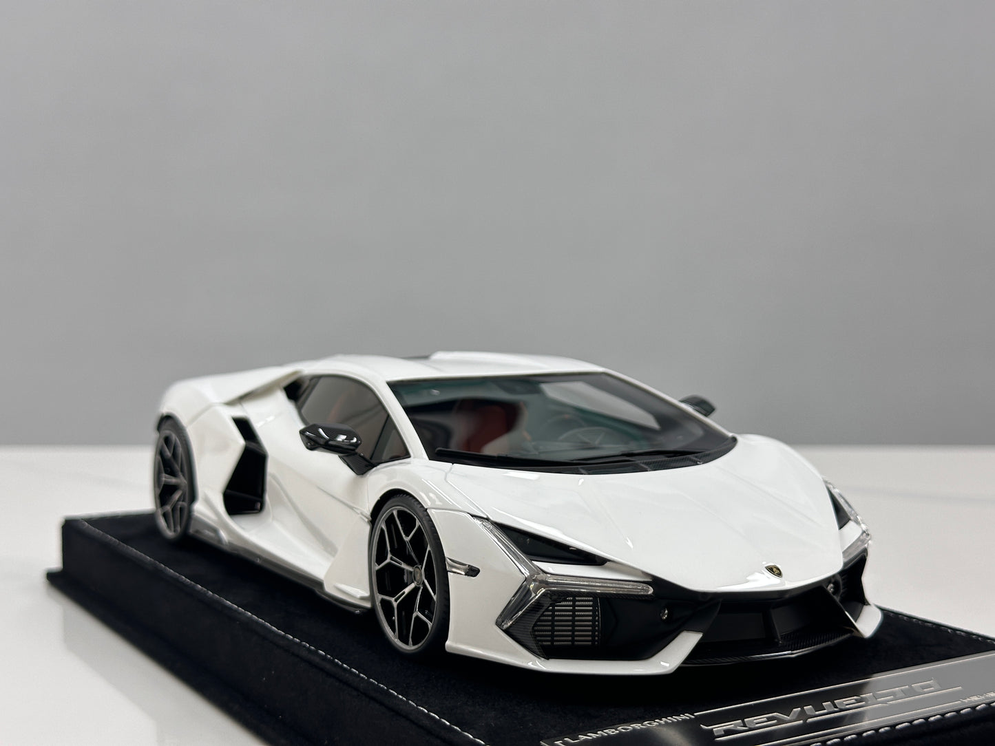 HH Model 1/18 Lamborghini Revuelto Metallic White HH616