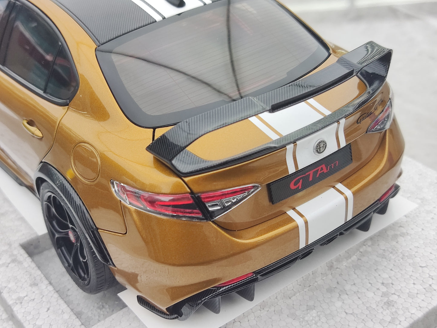 MOTORHELIX 1/18 Alfa Romeo Giulia GTAm Ochre Precious Metal MH325