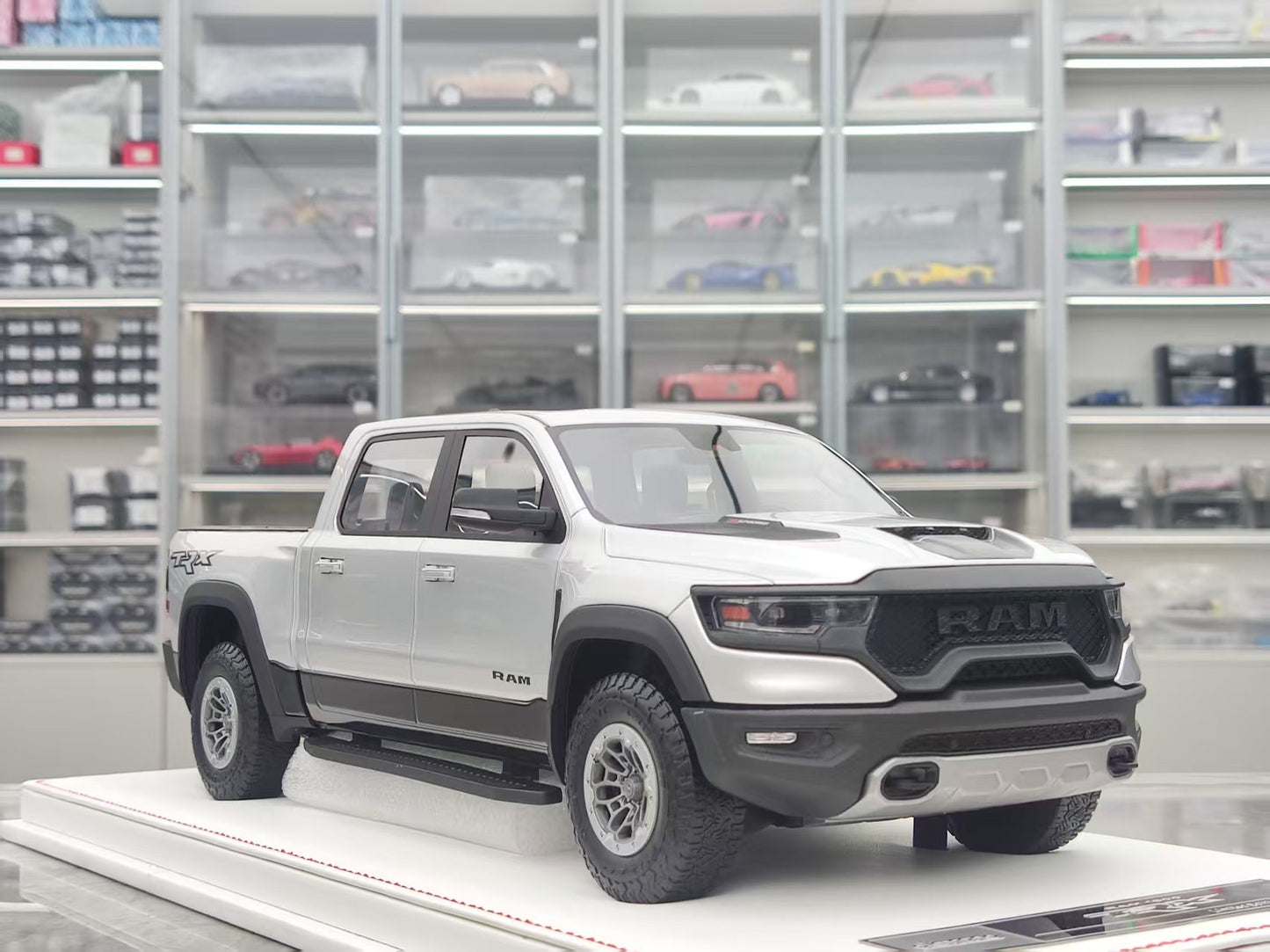 DiAMAanD 1/18 Dodge Ram TRX Silver DIA002