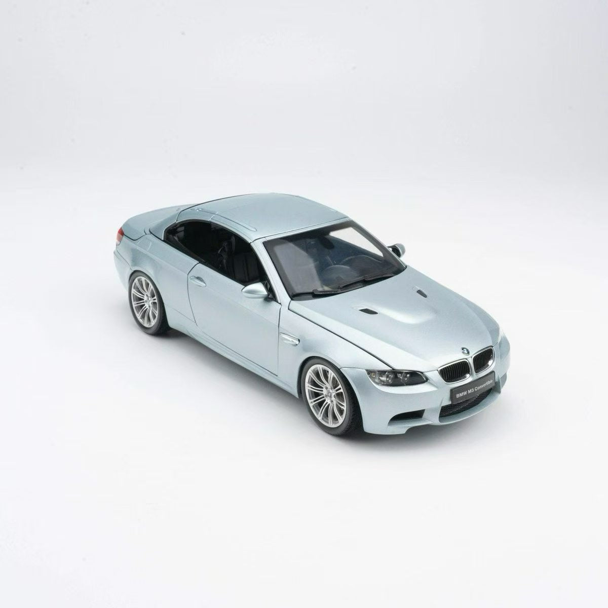 Kyosho 1:18 BMW M3 Converse (E93M) - Pre-order available in four colors, alloy alloy, fully open.