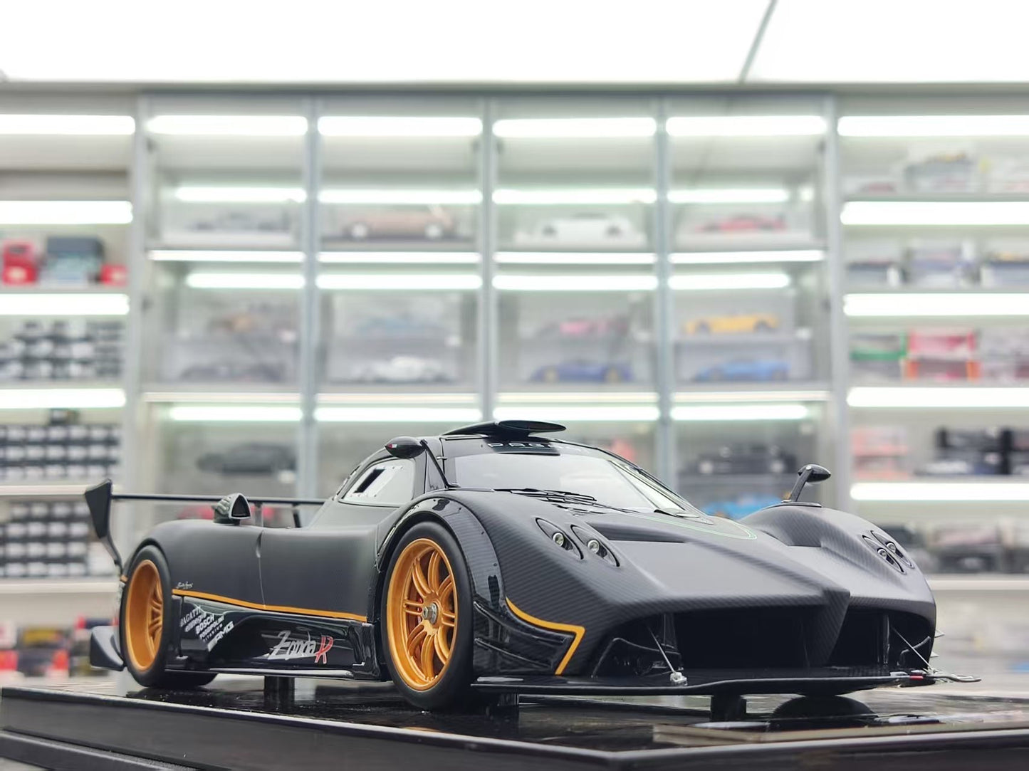 KASH MODEL 1/18 Pagani ZONDA R Matte Carbon Black KPZR001