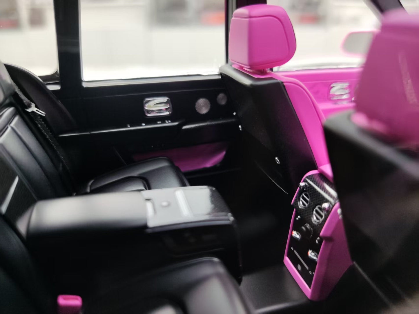 HH Model 1/18 Rolls-Royce Cullinan BB Light Pink HH542