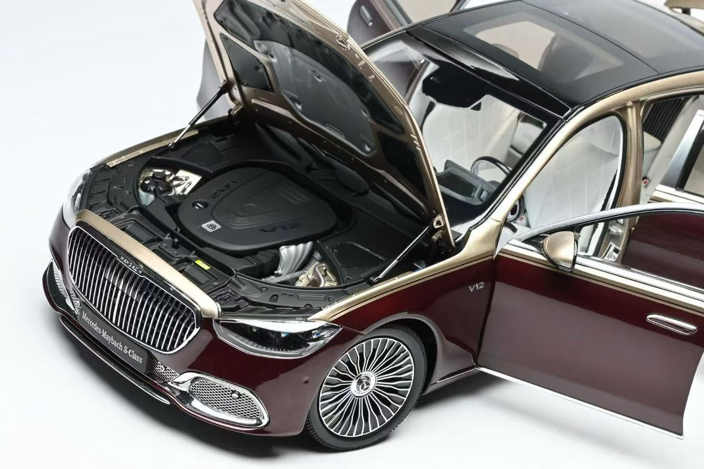 Almost Real 1/18 Mercedes-Maybach S-Class Alloy Fully Open-Piece Simulation Car Model