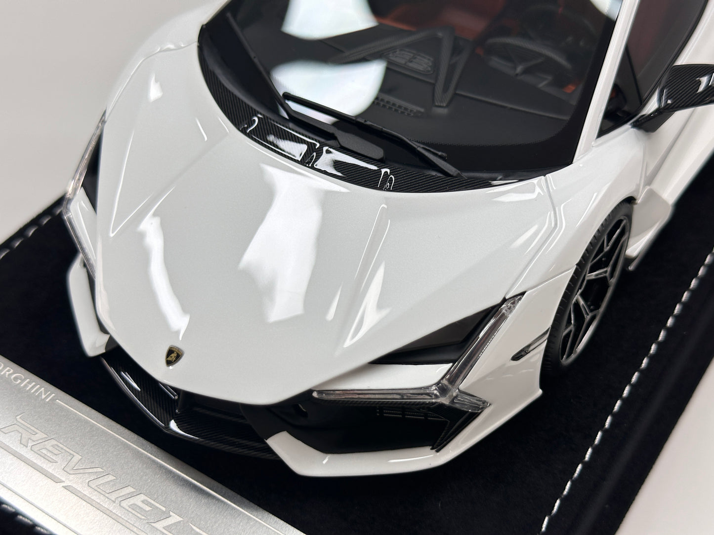 HH Model 1/18 Lamborghini Revuelto Metallic White HH616
