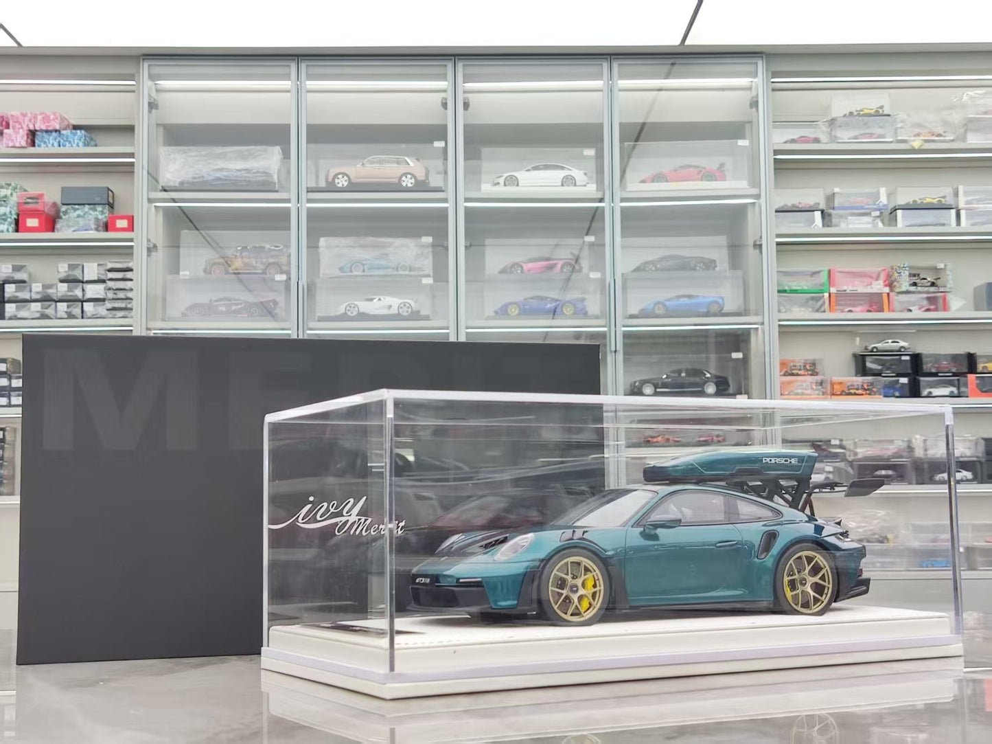 IVY 1/18 Porsche 992 GT3 RS PTS Green IM1837PG