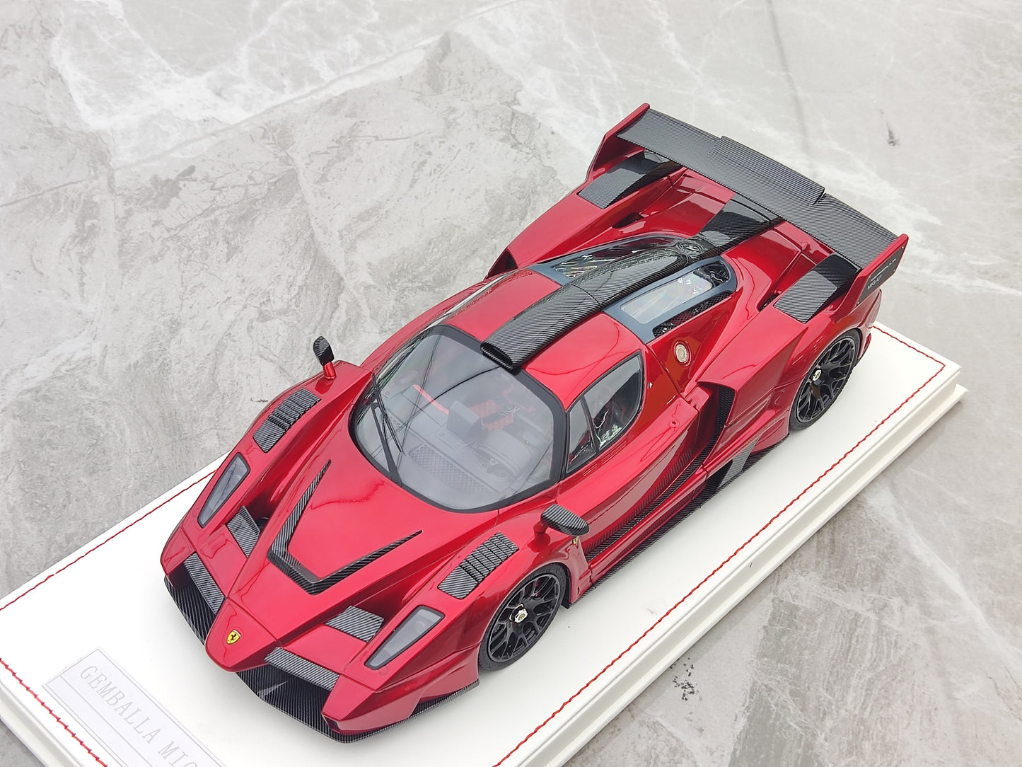 RUNNER 1/18 Ferrari Enzo MIG-UI Simulation Model Car Ornaments