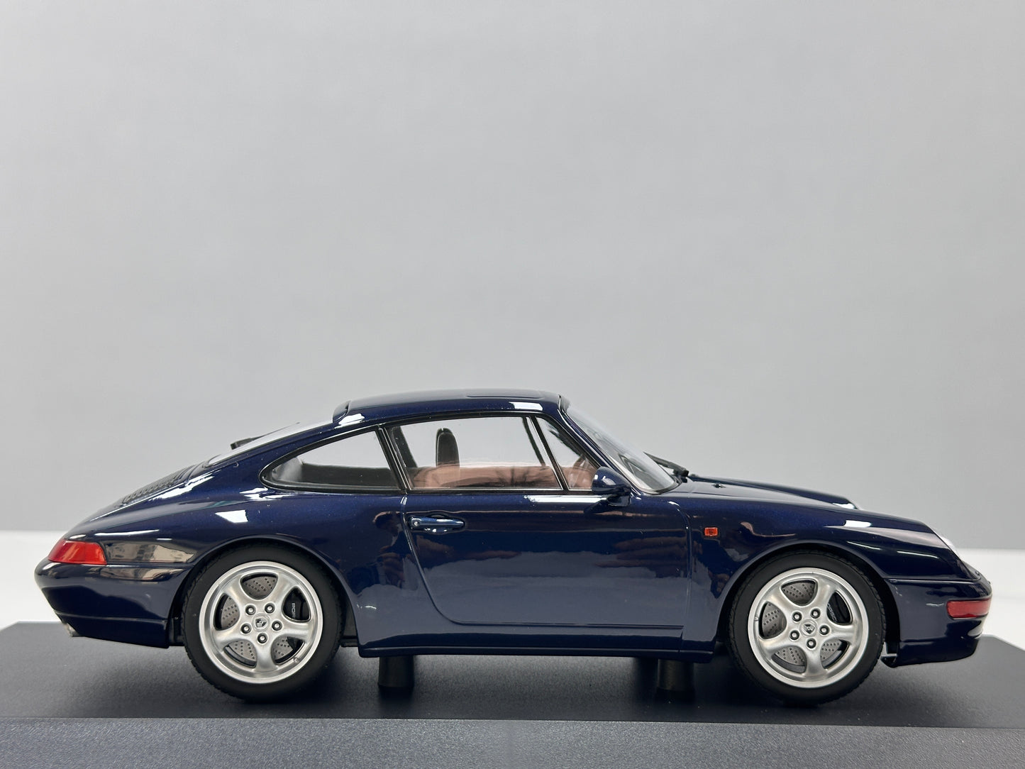 MINICHAMPS 1/18 Porsche 911 (993) 1993 Metallic Blue 155061100