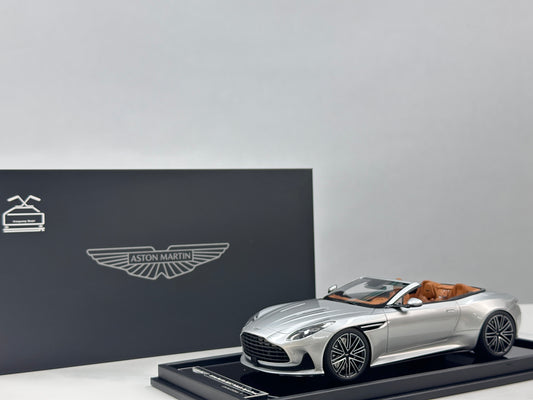 Xiaoguang Model & MotorHelix 1/18 Aston Martin DB12 Volante Convertible – Plata relámpago (MH387)