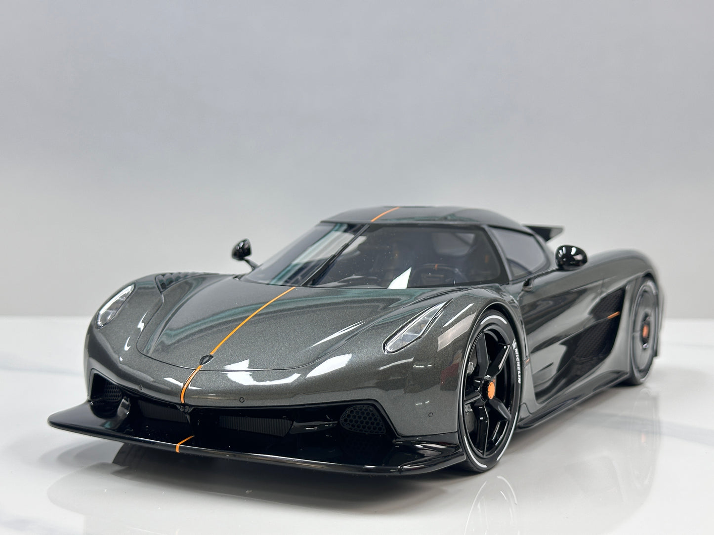 GT Spirit 1/12 Koenigsegg Jesko Absolut 0-400-0 km/h Record – Grey (GT575)