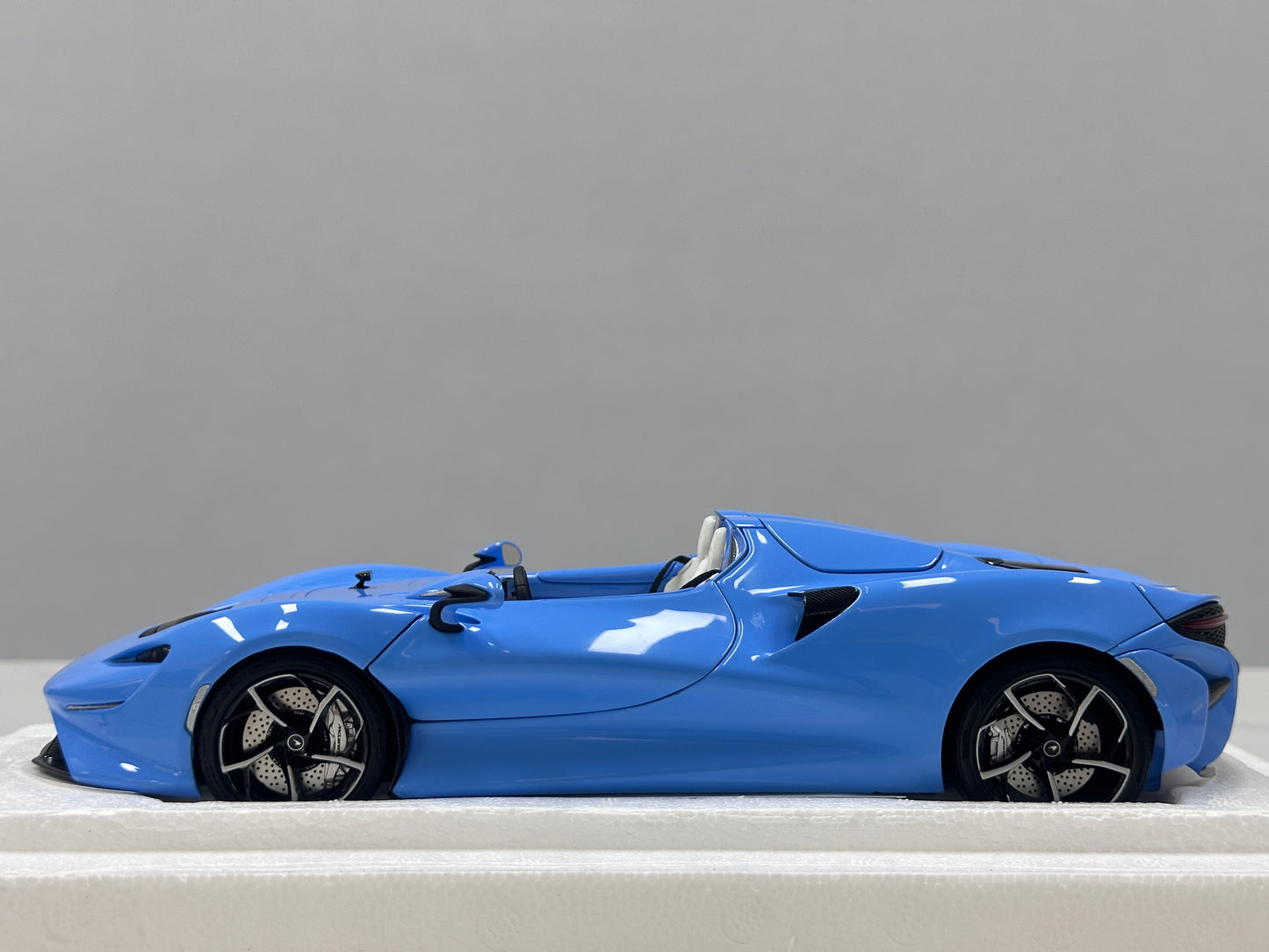 LCD 1/18 McLaren Elva Diecast Model – Sky Blue (LCD18015-BU)