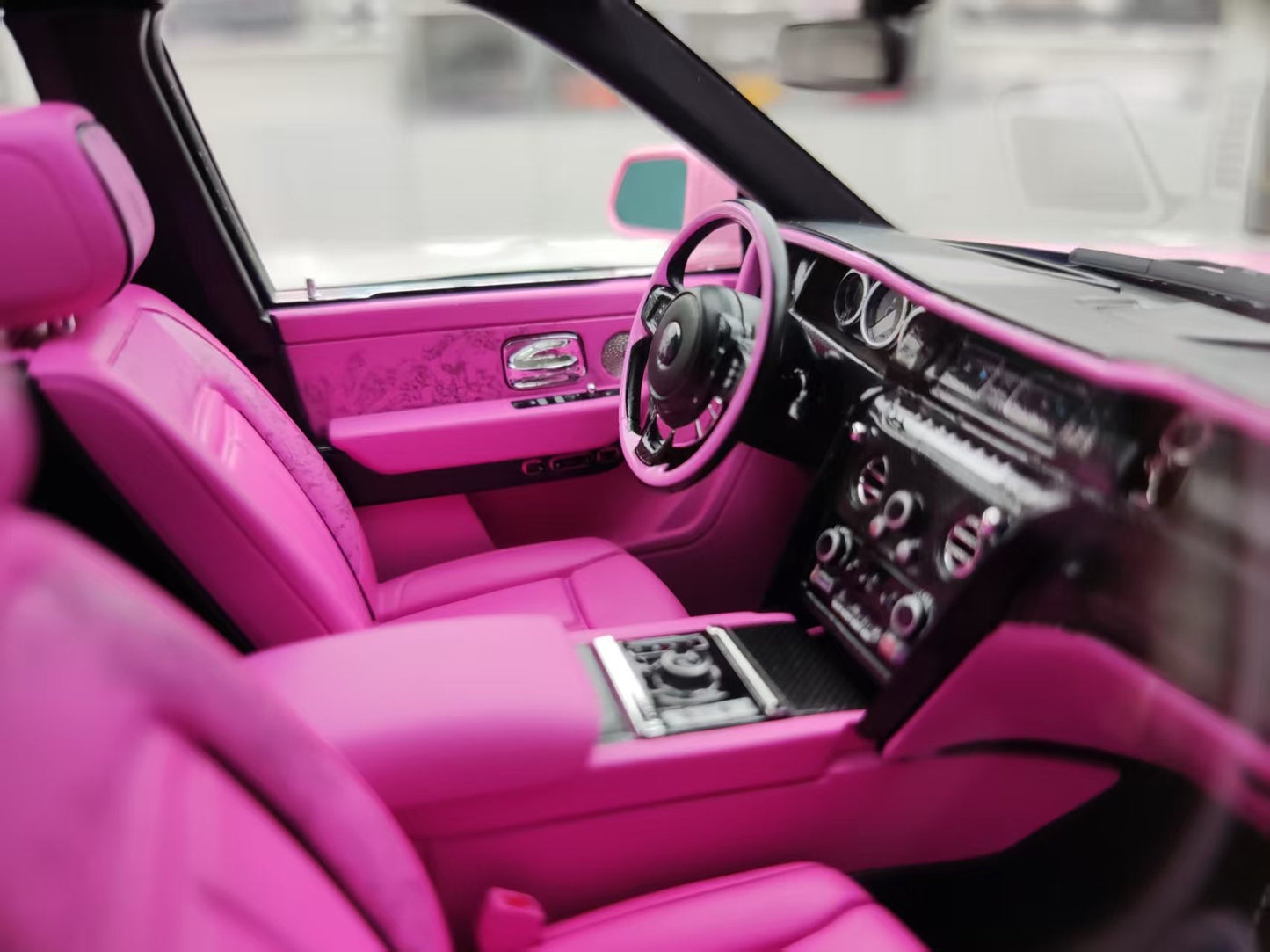 HH Model 1/18 Rolls-Royce Cullinan BB Light Pink HH542