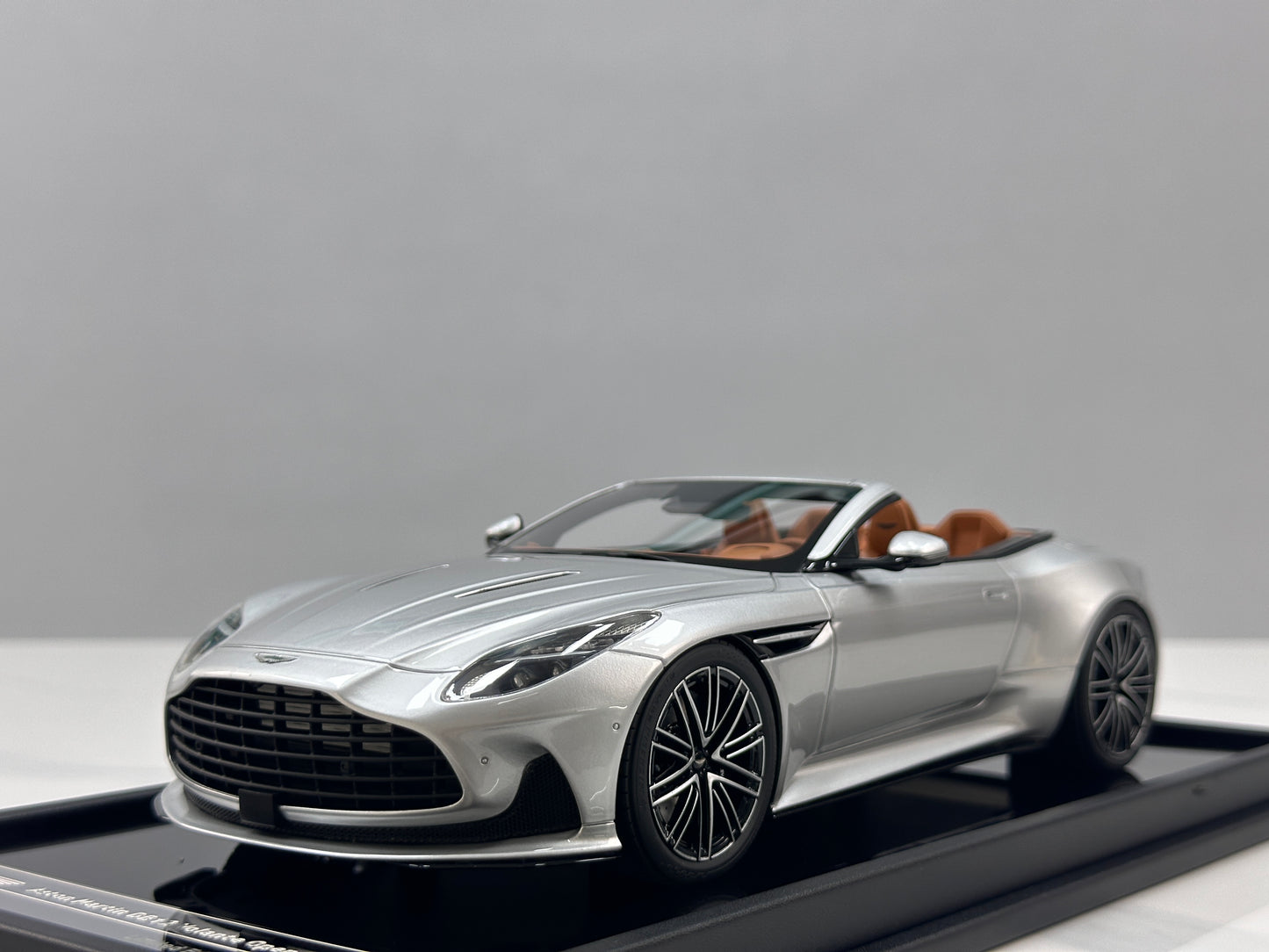 Xiaoguang Model & MotorHelix 1/18 Aston Martin DB12 Volante Convertible – Lightning Silver (MH387)