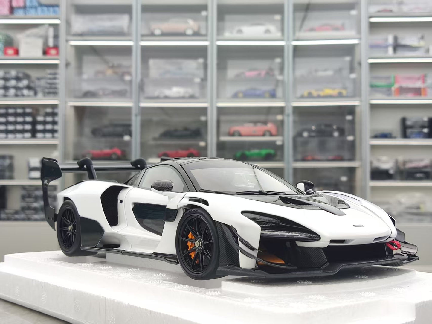 LCD 1/18 McLaren Senna GTR White LCD18016-WH